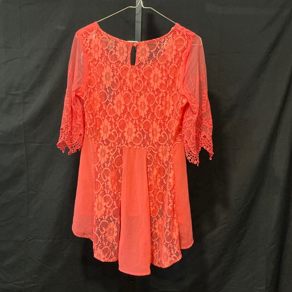 Boutique BKE (Buckle) Coral Lace Overlay High Low Tunic Top Women's Size S *NEW* - Picture 4 of 7